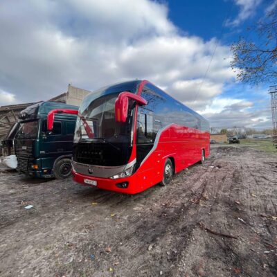 Красный автобус